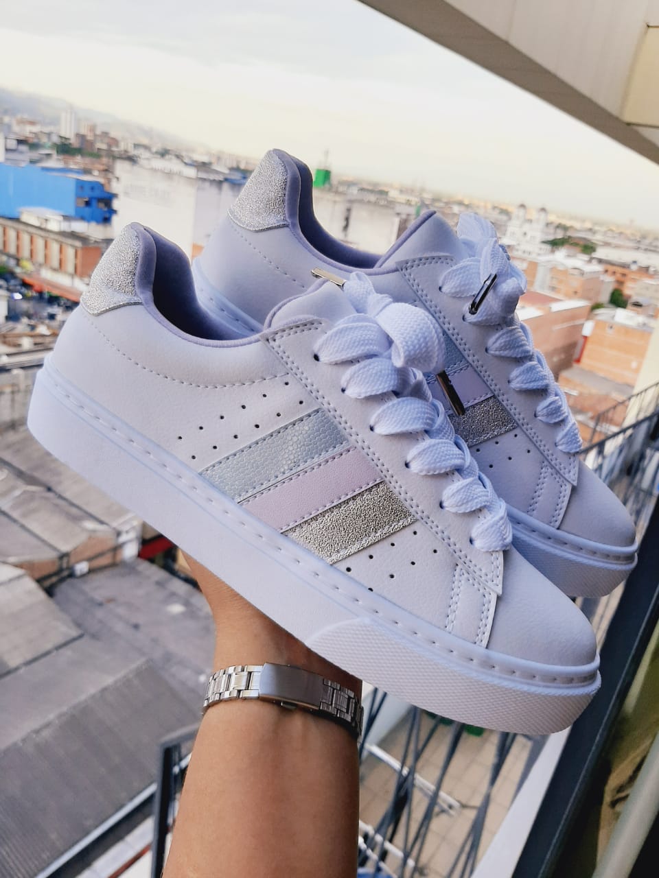 f4347765-85f4-48a8-b1e7-a19fee712a89 (1) Clasic bella blanco x lila - Imagen 1